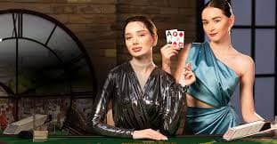 Antarmuka aplikasi mobile 2d 83 menampilkan slot Aviator dan Sweet Bonanza dengan navigasi intuitif